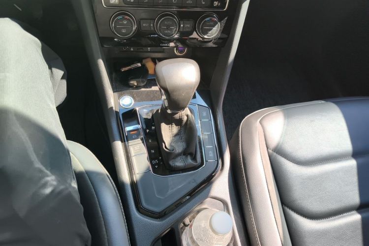 Used Volkswagen Tiguan L 2018 330TSI Automatic Two-Wheel Drive Luxury Edition Gear Lever
