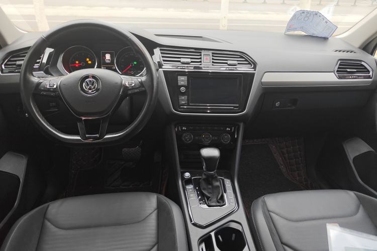 Used Volkswagen Tiguan L 2018 Facelift 330TSI Automatic Two-Wheel Drive Luxury Edition Interior 2