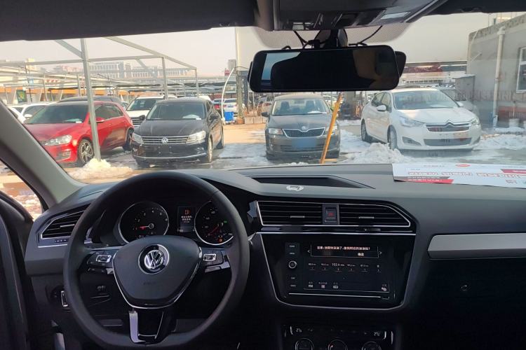 Used Volkswagen Tiguan L 2018 Facelift 330TSI Automatic Two-Wheel Drive Luxury Edition Interior 2