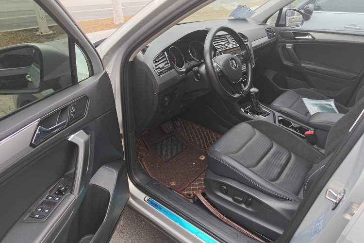 Used Volkswagen Tiguan L 2018 Facelift 330TSI Automatic Two-Wheel Drive Luxury Edition Interior 3