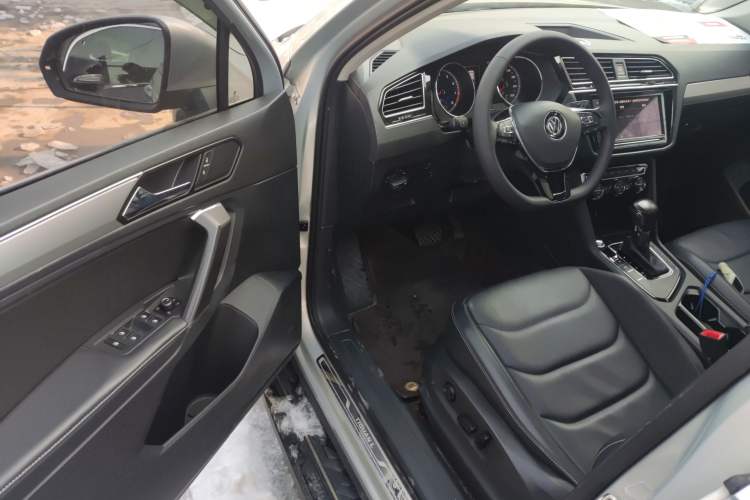 Used Volkswagen Tiguan L 2018 Facelift 330TSI Automatic Two-Wheel Drive Luxury Edition Interior 3