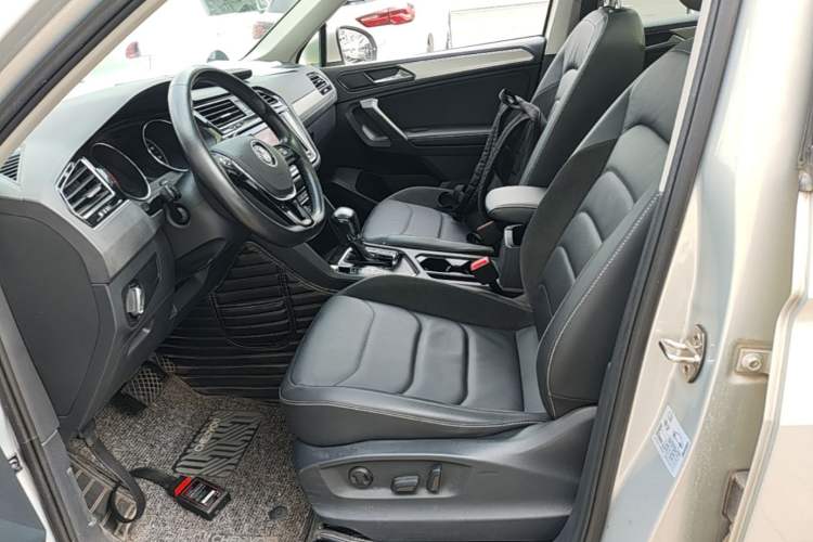 Used Volkswagen Tiguan L 2018 Revised Version 380TSI Automatic All-Wheel Drive Luxury Edition Left Front Seat
