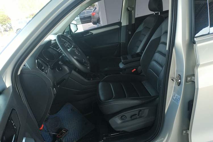 Used Volkswagen Tiguan L 2018 330TSI Automatic Two-Wheel Drive Luxury Edition Left Front Seat