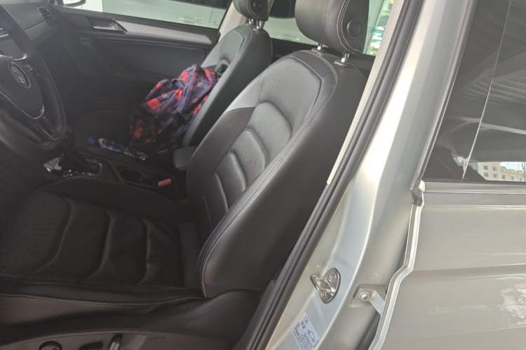 Used Volkswagen Tiguan L 2018 330TSI Automatic Two-Wheel Drive Luxury Edition Left Front Seat
