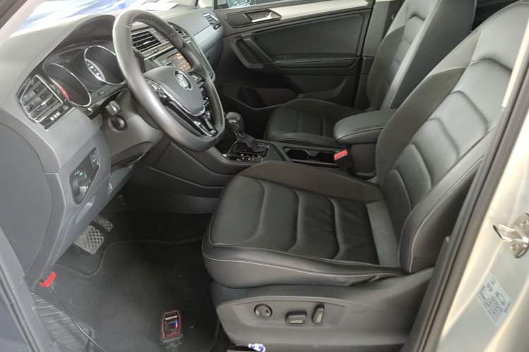 Used Volkswagen Tiguan L 2018 Facelift 330TSI Automatic Two-Wheel Drive Luxury Edition Left Front Seat