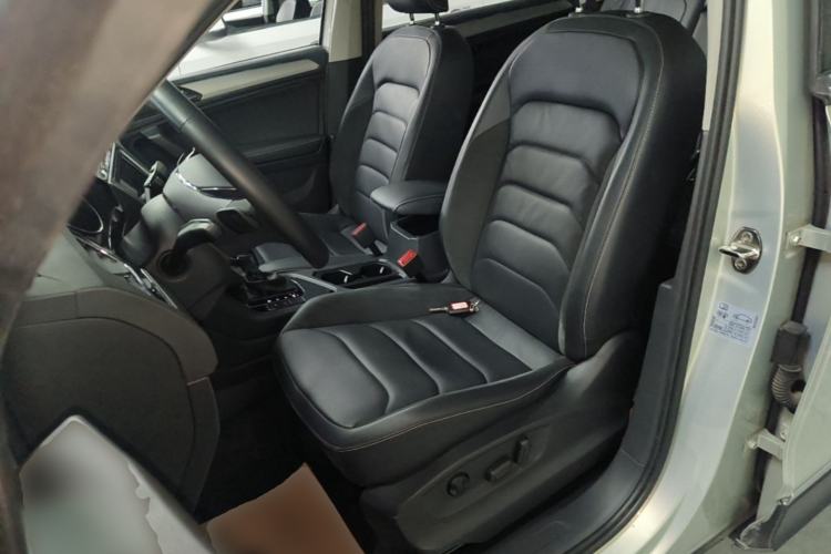 Used Volkswagen Tiguan L 2018 Facelift 330TSI Automatic Two-Wheel Drive Luxury Edition Left Front Seat