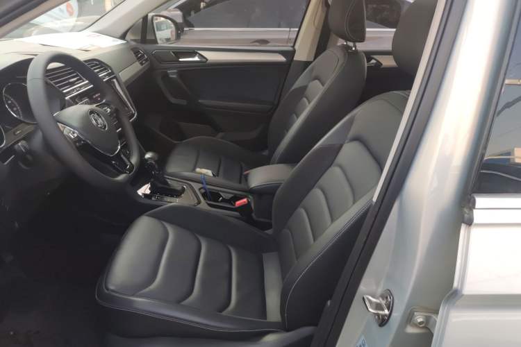 Used Volkswagen Tiguan L 2018 Facelift 330TSI Automatic Two-Wheel Drive Luxury Edition Left Front Seat