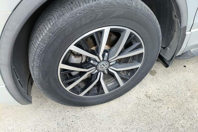 Used Volkswagen Tiguan L 2018 Facelift 330TSI Automatic Two-Wheel Drive Luxury Edition Left Front Wheel Hub