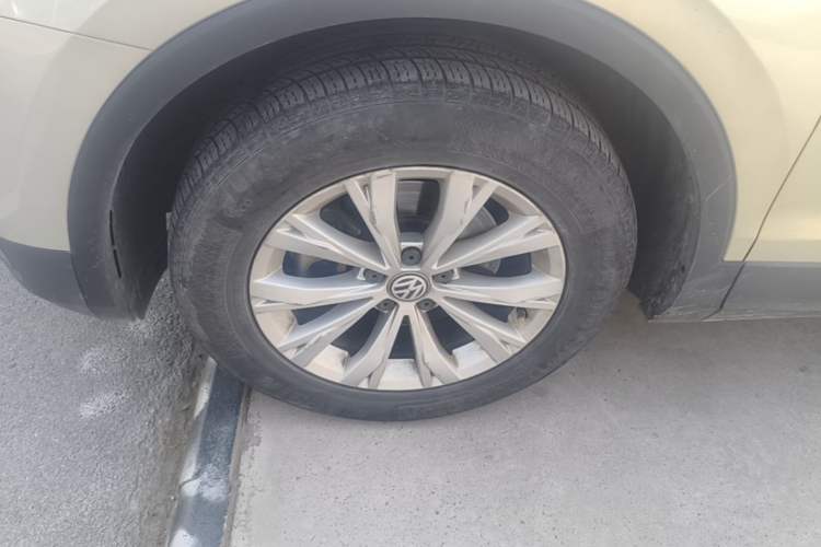 Used Volkswagen Tiguan L 2018 330TSI Automatic Two-Wheel Drive Luxury Edition Left Front Wheel Hub