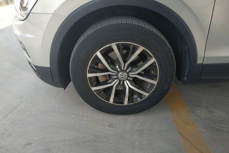 Used Volkswagen Tiguan L 2018 330TSI Automatic Two-Wheel Drive Luxury Edition Left Front Wheel Hub