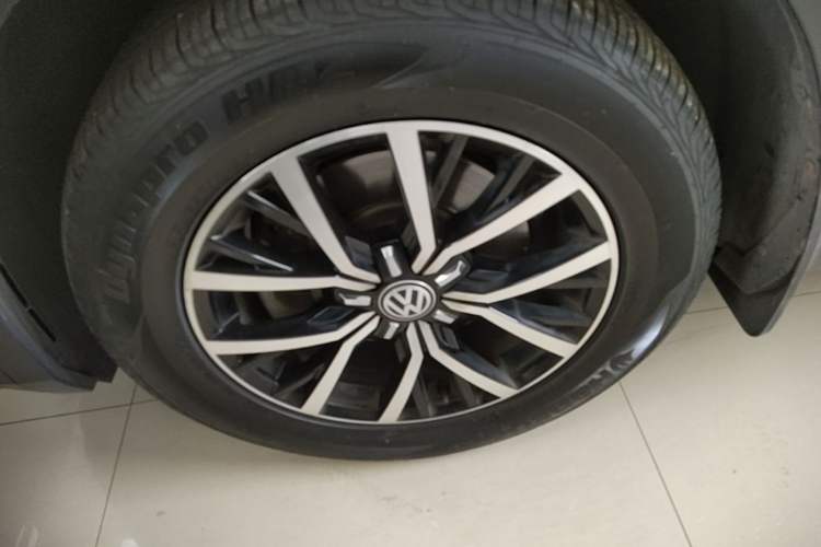 Used Volkswagen Tiguan L 2018 Facelift 330TSI Automatic Two-Wheel Drive Luxury Edition Left Front Wheel Hub