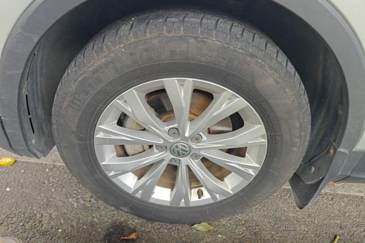 Used Volkswagen Tiguan L 2018 330TSI Automatic Two-Wheel Drive Luxury Edition Left Front Wheel Hub