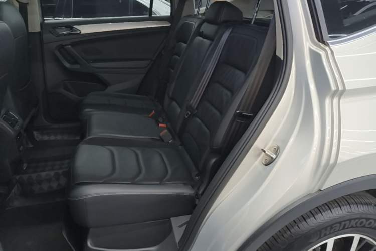 Used Volkswagen Tiguan L 2018 330TSI Automatic Two-Wheel Drive Luxury Edition Left Rear Seat