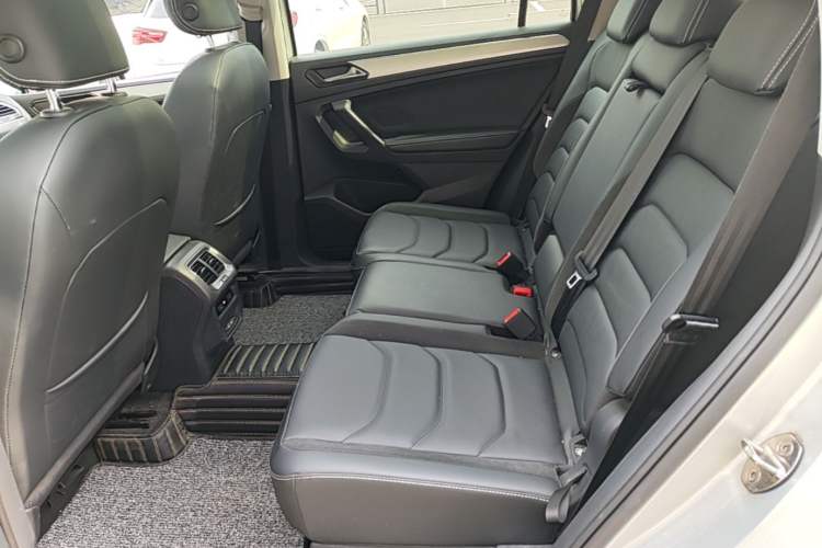 Used Volkswagen Tiguan L 2018 Revised Version 380TSI Automatic All-Wheel Drive Luxury Edition Left Rear Seat