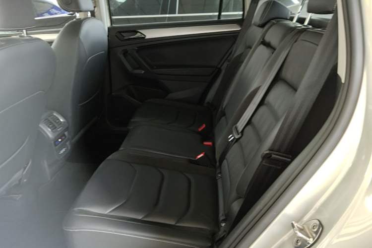 Used Volkswagen Tiguan L 2018 Facelift 330TSI Automatic Two-Wheel Drive Luxury Edition Left Rear Seat