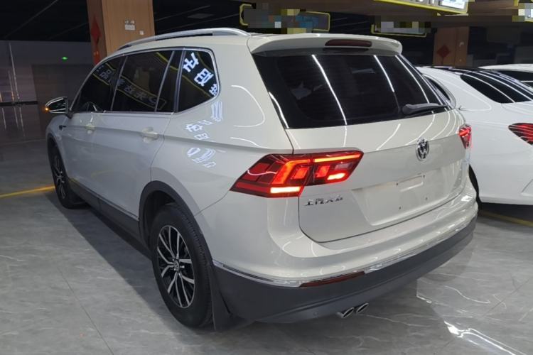 Used Volkswagen Tiguan L 2018 330TSI Automatic Two-Wheel Drive Luxury Edition Rear Left 45 Deg