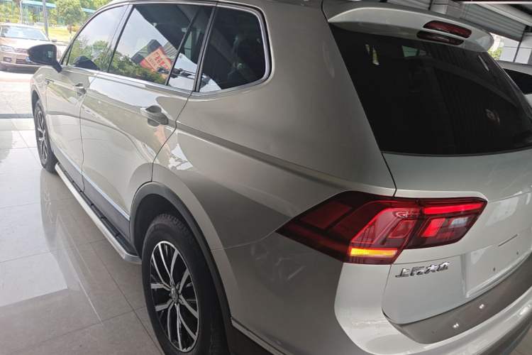Used Volkswagen Tiguan L 2018 330TSI Automatic Two-Wheel Drive Luxury Edition Rear Left 45 Deg