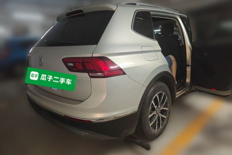 Used Volkswagen Tiguan L 2018 330TSI Automatic Two-Wheel Drive Luxury Edition Rear Right 45 Deg