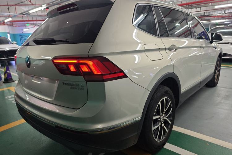 Used Volkswagen Tiguan L 2018 Facelift 330TSI Automatic Two-Wheel Drive Luxury Edition Rear Right 45 Deg