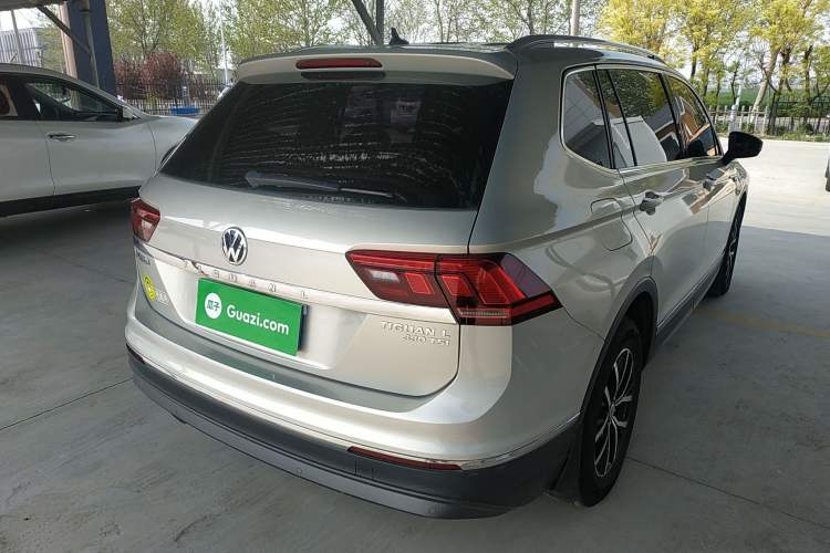 Used Volkswagen Tiguan L 2018 330TSI Automatic Two-Wheel Drive Luxury Edition Rear Right 45 Deg