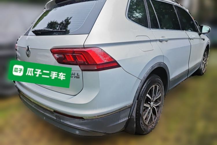 Used Volkswagen Tiguan L 2018 330TSI Automatic Two-Wheel Drive Luxury Edition Rear Right 45 Deg