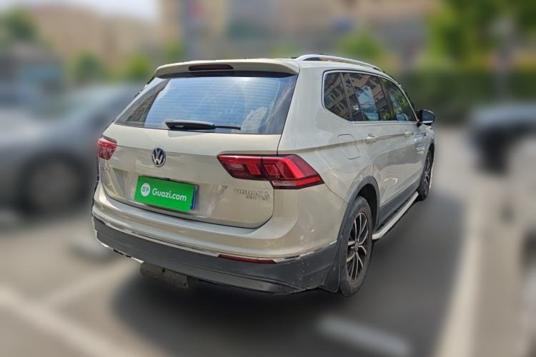 Used Volkswagen Tiguan L 2018 330TSI Automatic Two-Wheel Drive Luxury Edition Rear Right 45 Deg