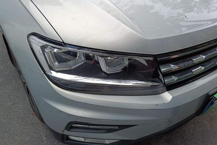 Used Volkswagen Tiguan L 2018 Facelift 330TSI Automatic Two-Wheel Drive Luxury Edition Right Front Headlight