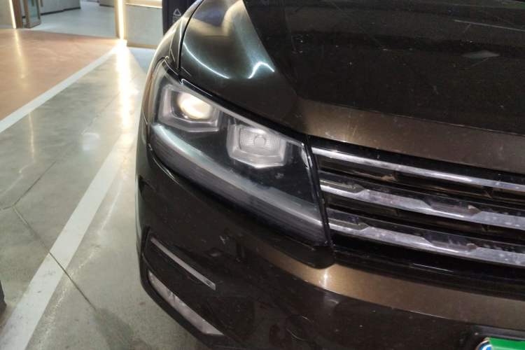 Used Volkswagen Tiguan L 2018 330TSI Automatic Two-Wheel Drive Comfort Edition Right Front Headlight