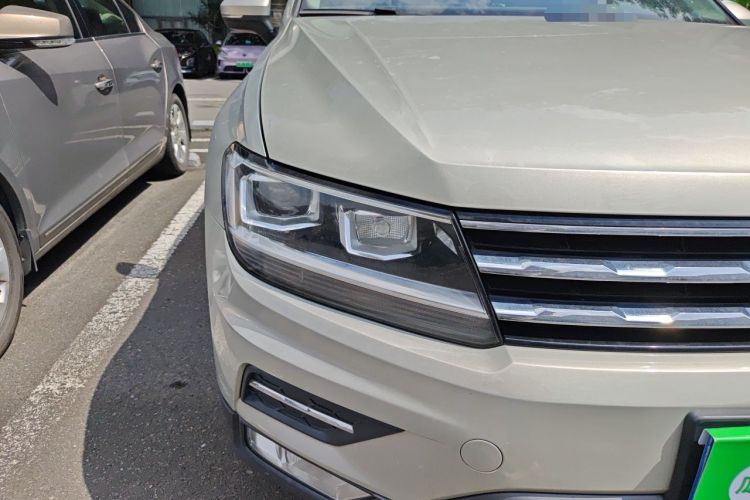 Used Volkswagen Tiguan L 2018 330TSI Automatic Two-Wheel Drive Luxury Edition Right Front Headlight