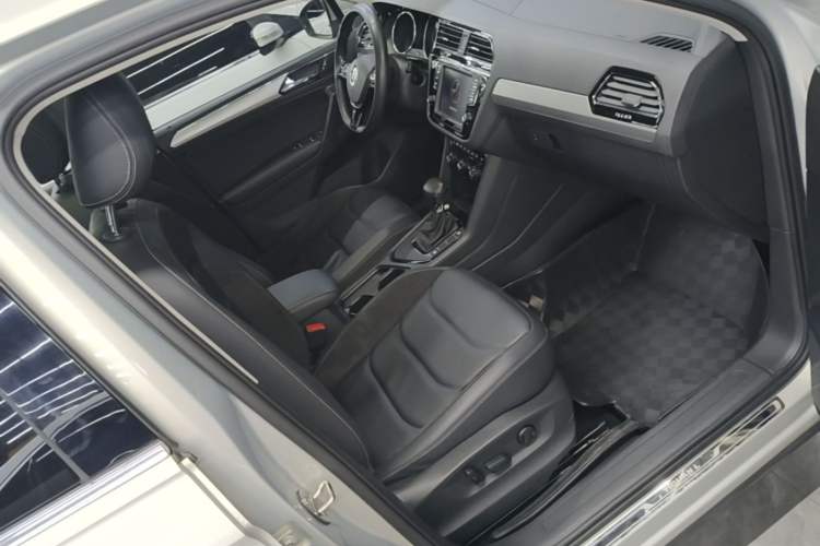 Used Volkswagen Tiguan L 2018 330TSI Automatic Two-Wheel Drive Luxury Edition Right Front Seat
