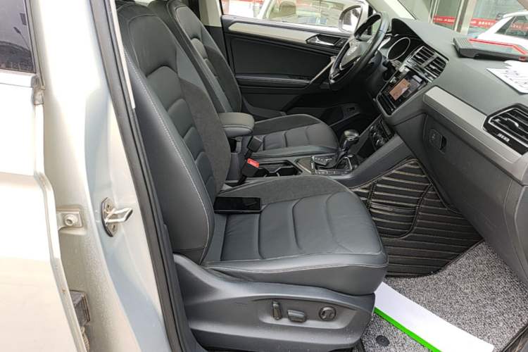 Used Volkswagen Tiguan L 2018 Revised Version 380TSI Automatic All-Wheel Drive Luxury Edition Right Front Seat