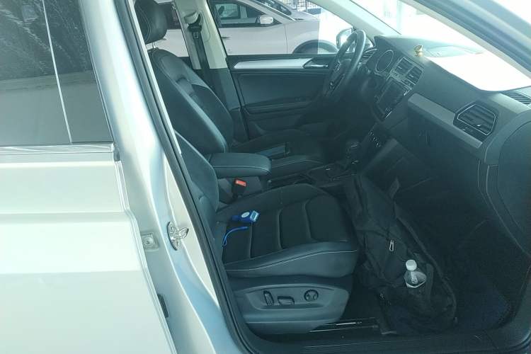 Used Volkswagen Tiguan L 2018 330TSI Automatic Two-Wheel Drive Luxury Edition Right Front Seat
