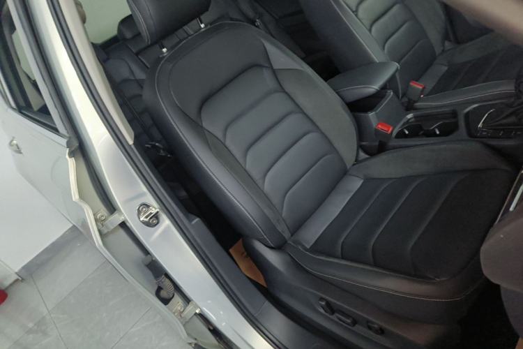 Used Volkswagen Tiguan L 2018 Facelift 330TSI Automatic Two-Wheel Drive Luxury Edition Right Front Seat