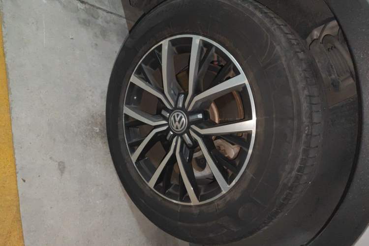 Used Volkswagen Tiguan L 2018 330TSI Automatic Two-Wheel Drive Luxury Edition Right Front Wheel Hub