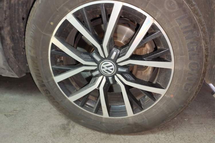 Used Volkswagen Tiguan L 2018 330TSI Automatic Two-Wheel Drive Comfort Edition Right Front Wheel Hub