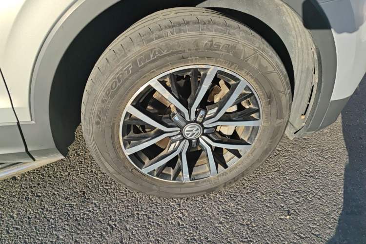 Used Volkswagen Tiguan L 2018 330TSI Automatic Two-Wheel Drive Luxury Edition Right Front Wheel Hub