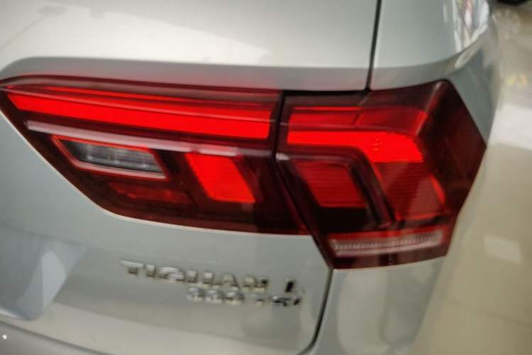 Used Volkswagen Tiguan L 2018 Facelift 330TSI Automatic Two-Wheel Drive Luxury Edition Right Rear Taillight