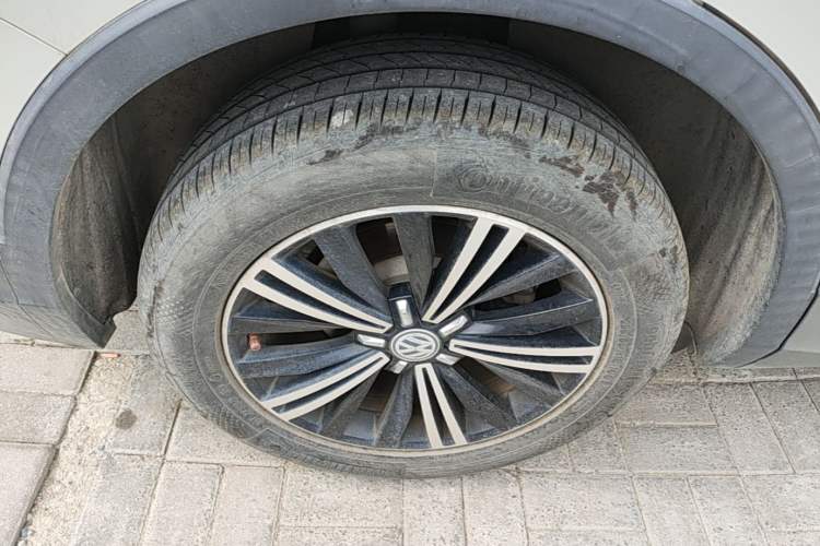 Used Volkswagen Tiguan L 2018 Revised Version 380TSI Automatic All-Wheel Drive Luxury Edition Right Rear Wheel Hub