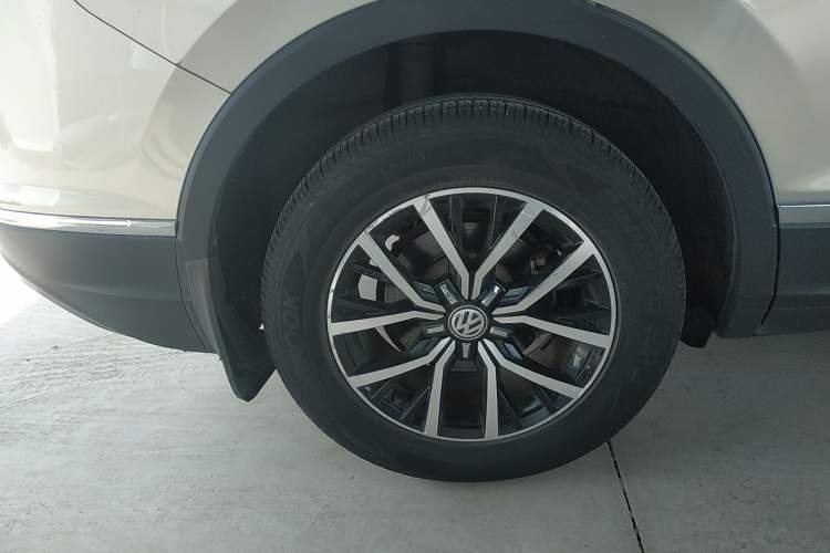Used Volkswagen Tiguan L 2018 330TSI Automatic Two-Wheel Drive Luxury Edition Right Rear Wheel Hub