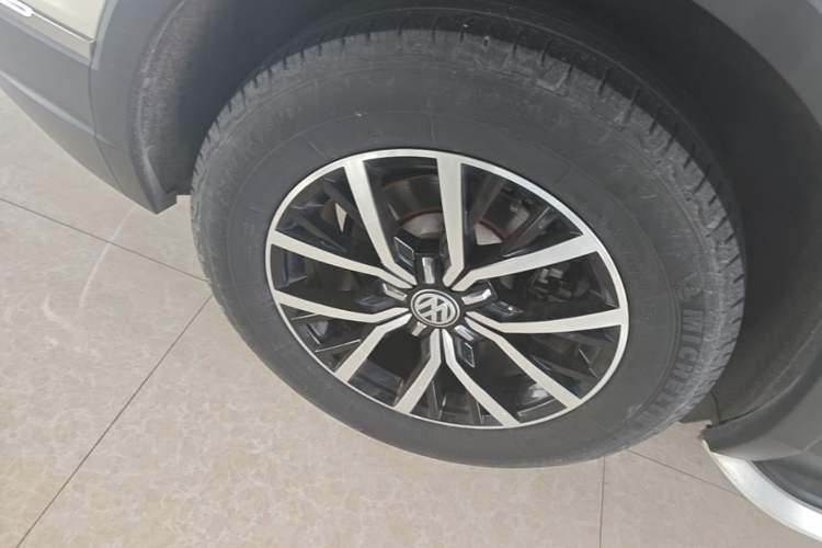 Used Volkswagen Tiguan L 2018 330TSI Automatic Two-Wheel Drive Luxury Edition Right Rear Wheel Hub
