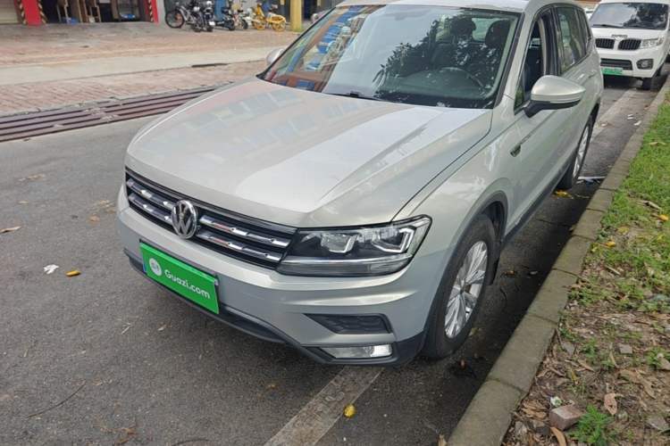 Used Volkswagen Tiguan L 2018 330TSI Automatic Two-Wheel Drive Luxury Edition Guazi used car, China used car export, Used car for sale, Used  cars, Cheapest cars for sale