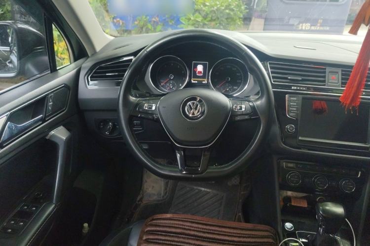Used Volkswagen Tiguan L 2018 330TSI Automatic Two-Wheel Drive Luxury Edition Steering Wheel