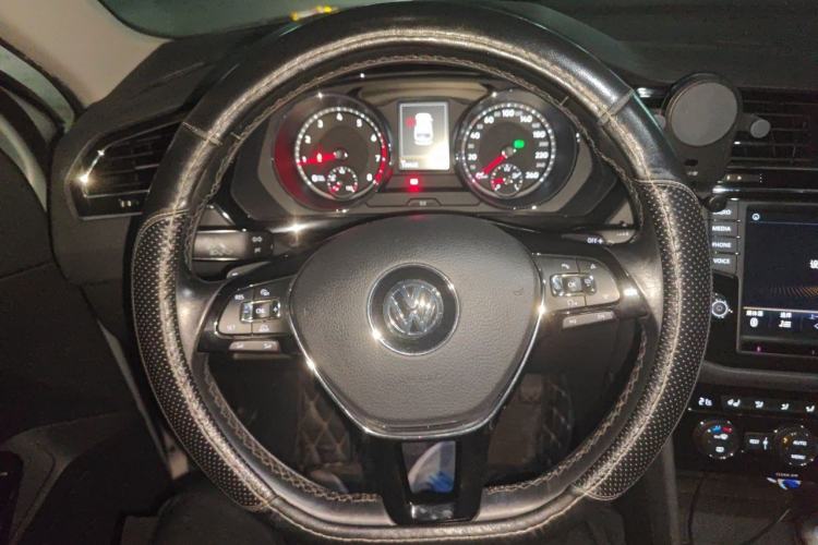 Used Volkswagen Tiguan L 2018 330TSI Automatic Two-Wheel Drive Luxury Edition Steering Wheel