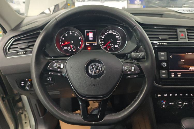 Used Volkswagen Tiguan L 2018 Facelift 330TSI Automatic Two-Wheel Drive Luxury Edition Steering Wheel
