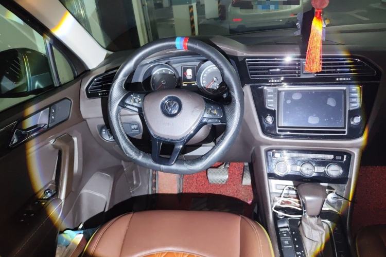 Used Volkswagen Tiguan L 2018 330TSI Automatic Two-Wheel Drive Luxury Edition Steering Wheel