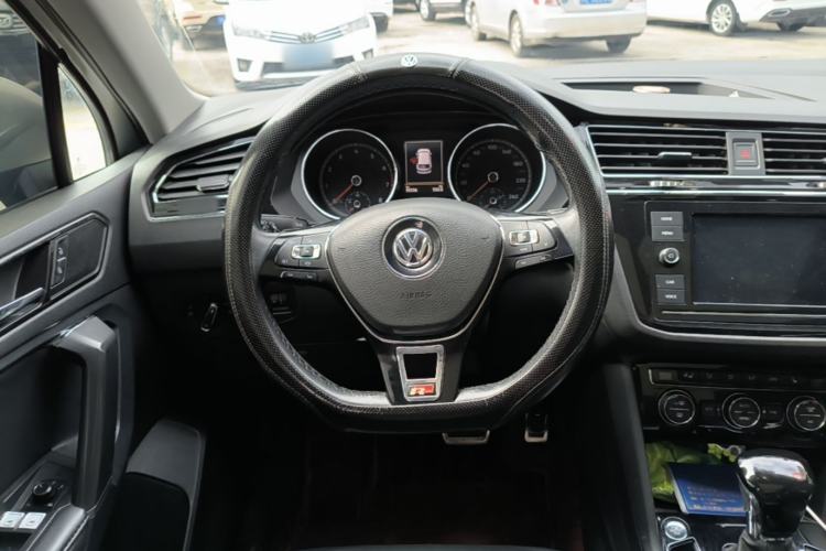 Used Volkswagen Tiguan L 2018 Facelift 330TSI Automatic Two-Wheel Drive Luxury Edition Steering Wheel
