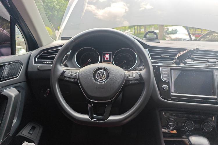 Used Volkswagen Tiguan L 2018 380TSI Automatic All-Wheel Drive Luxury Edition Steering Wheel