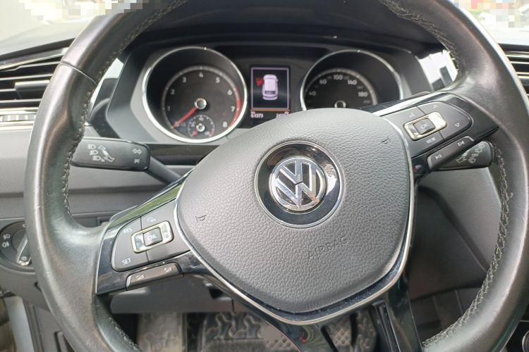 Used Volkswagen Tiguan L 2018 Facelift 330TSI Automatic Two-Wheel Drive Luxury Edition Steering Wheel