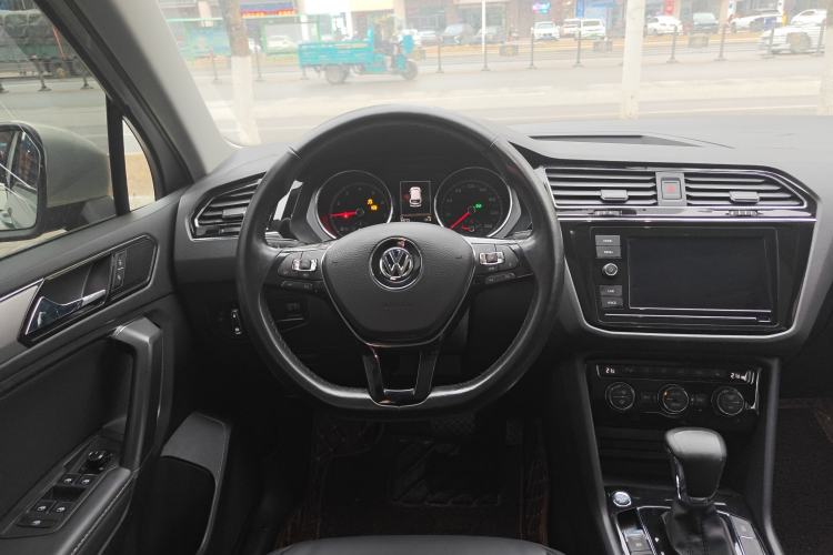 Used Volkswagen Tiguan L 2018 Facelift 330TSI Automatic Two-Wheel Drive Luxury Edition Steering Wheel