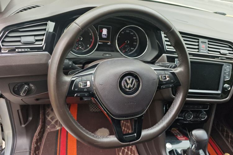 Used Volkswagen Tiguan L 2018 330TSI Automatic Two-Wheel Drive Flagship Edition Steering Wheel